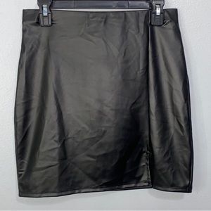 Black High Waist Split Hem Leather Skirt Size: (XL/L) (NEW WITH TAG)